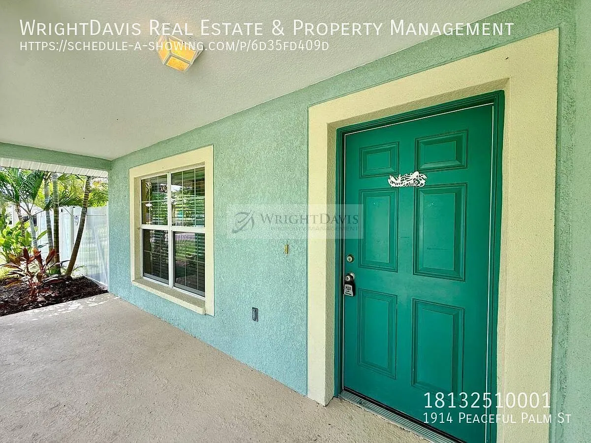 Beautiful Corner-Lot 3/2 with Large Fenced Yard & Community Amenities — Photo 4
