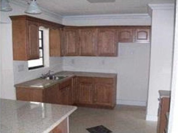 4th image of 499 W Melrose Cir