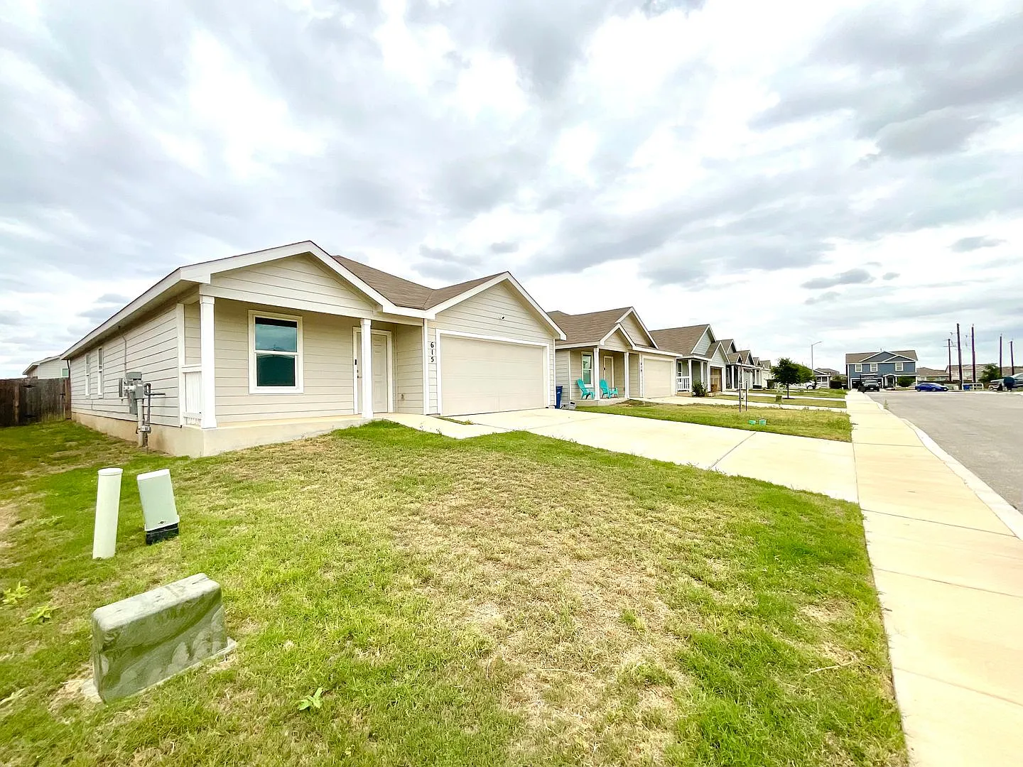 Move-In Ready Gem with Full Appliances, Solar Panels & Resort-Style Amenities! — Photo 3