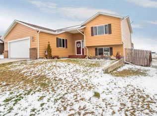 828 Copperfield Dr, Rapid City, SD 57703