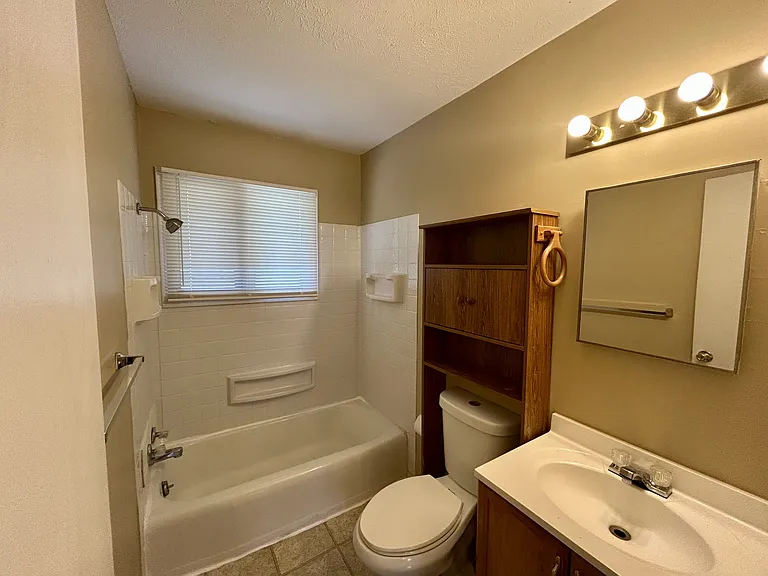 818 Elm St — Photo 7