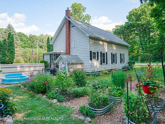 2nd image of 10980 Seymour Rd