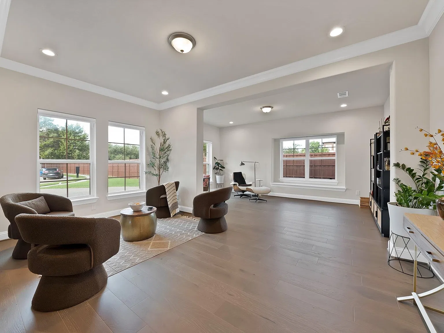 5 bed, 4279 sqft, $4,500 — Photo 3