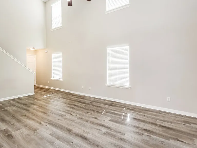 205 Silver Ridge Dr — Photo 5