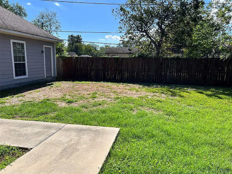 13354 Knollcrest St — Photo 23