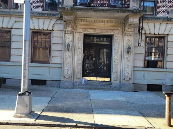 116 Cambridge Pl #3C, Brooklyn, NY 11238