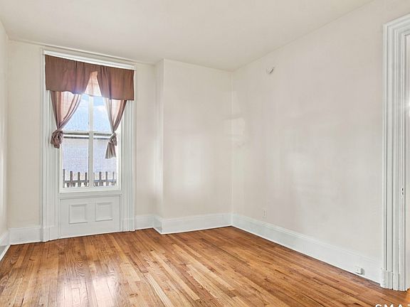 4th image of 218 Flax Hill Rd #3