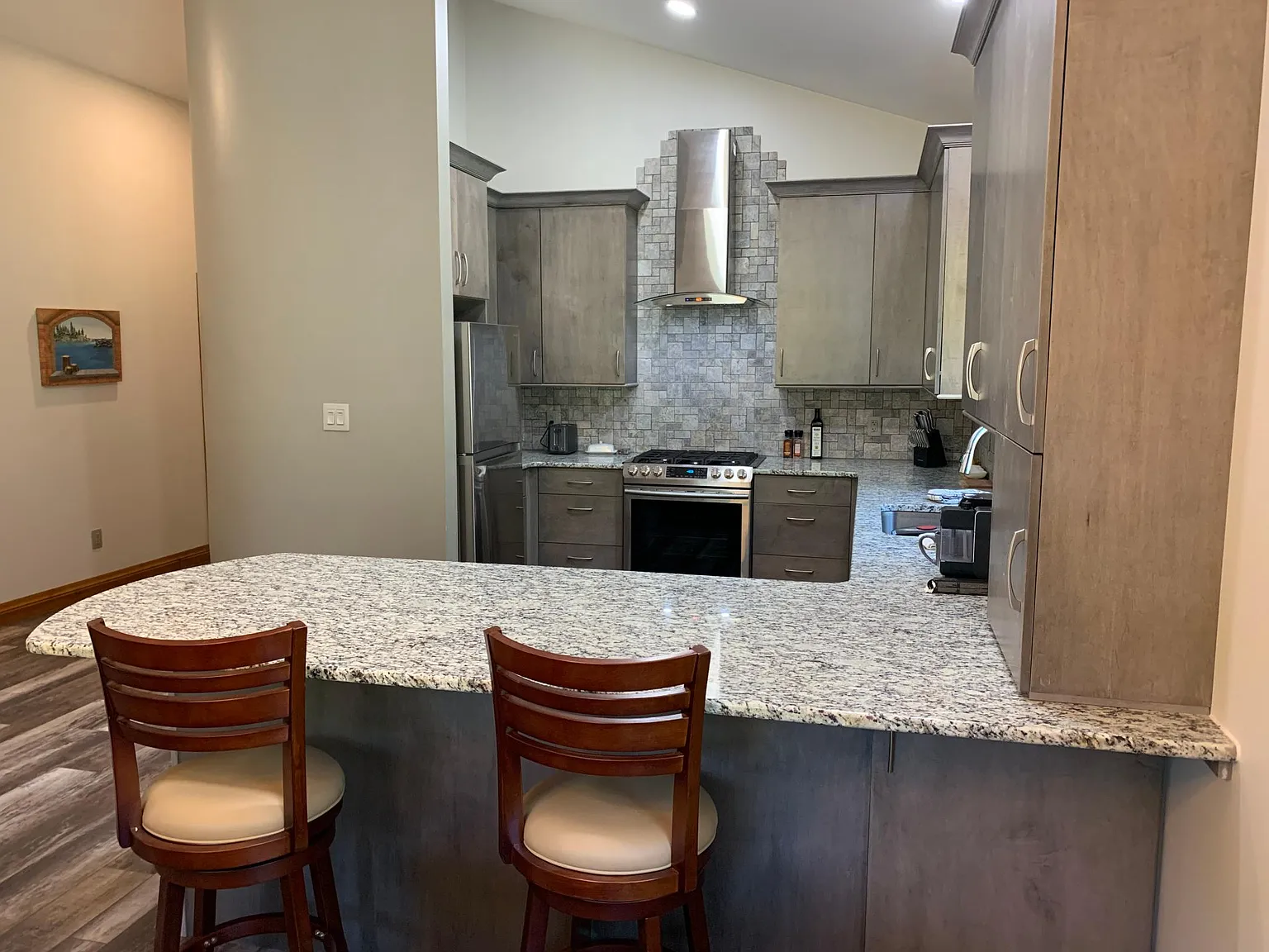 2433 Hollywell Ln — Photo 2
