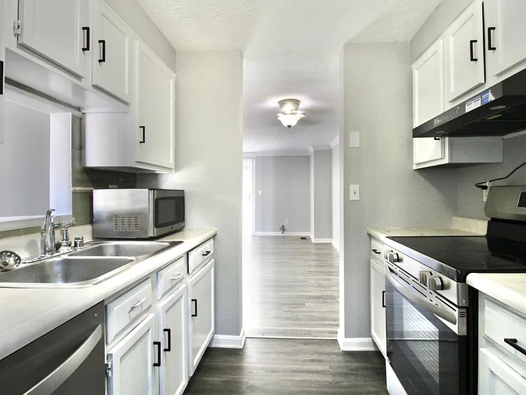 512 Glencoe Ct — Photo 7