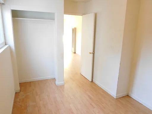 332 W 20th St — Photo 15