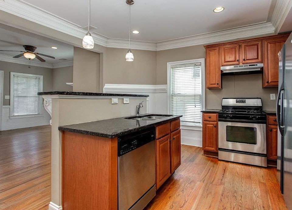 2nd image of 368 Irwin St NE APT 3