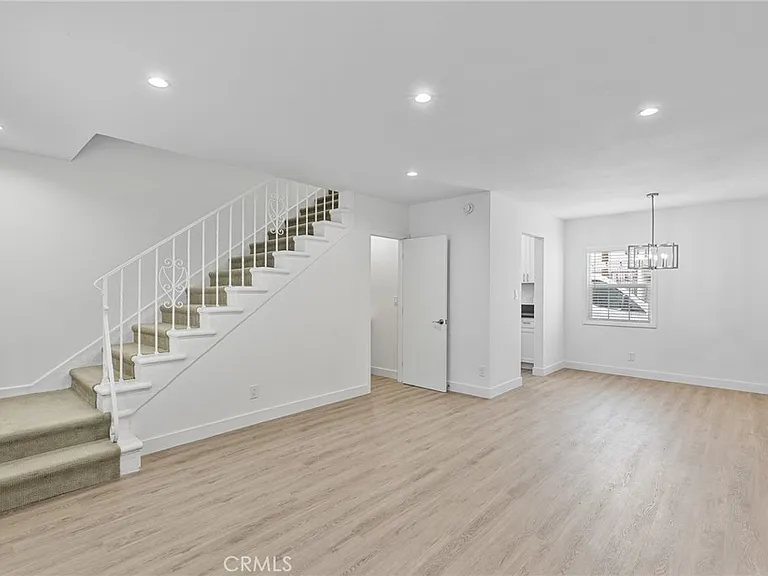 5339 1/2 Bellingham Ave — Photo 4