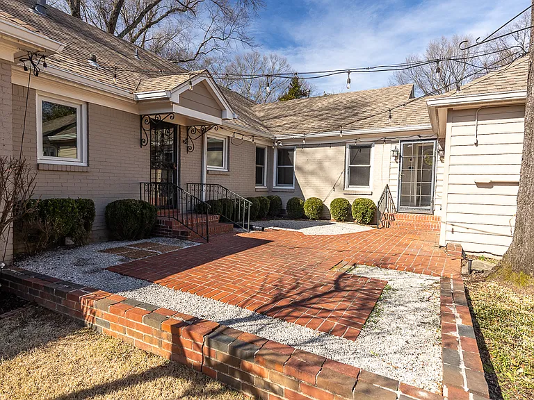 500 Colonial Rd — Photo 42