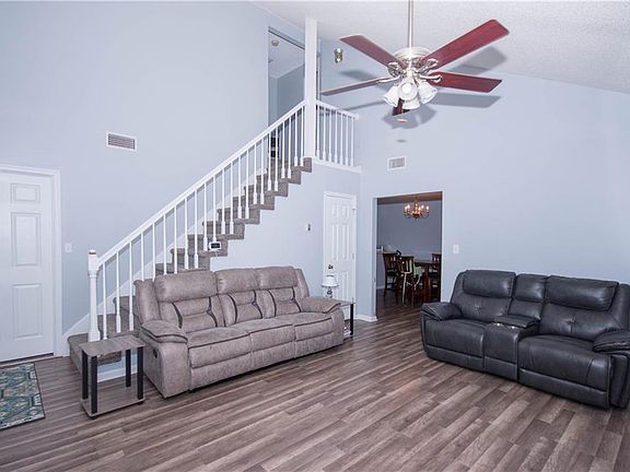 4th image of 866 Miller Creek Ln
