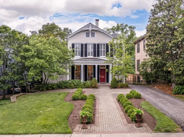 3457 Observatory Pl, Cincinnati, OH 45208