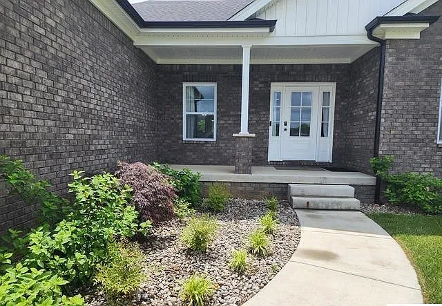 3 bed, 1840 sqft, $2,395 — Photo 1
