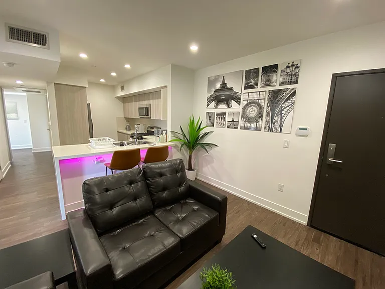 407 N Hayworth Ave — Photo 9
