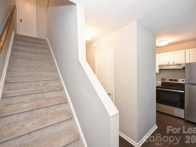 951 Hollywood St — Photo 26