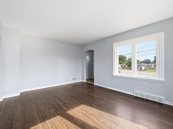 5th image of 404 River Oaks Dr