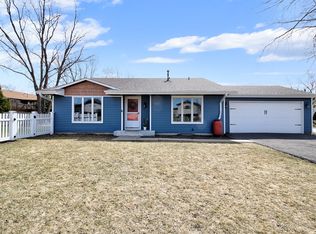 410 Canyon Trl, Carol Stream, IL 60188