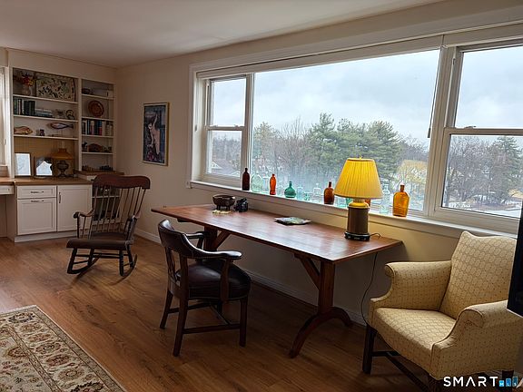 5th image of 893 Farmington Ave APT 5H