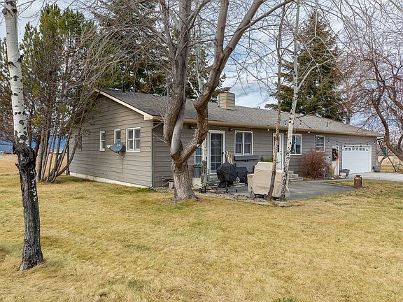 3rd image of 904 S Shoshone Loop