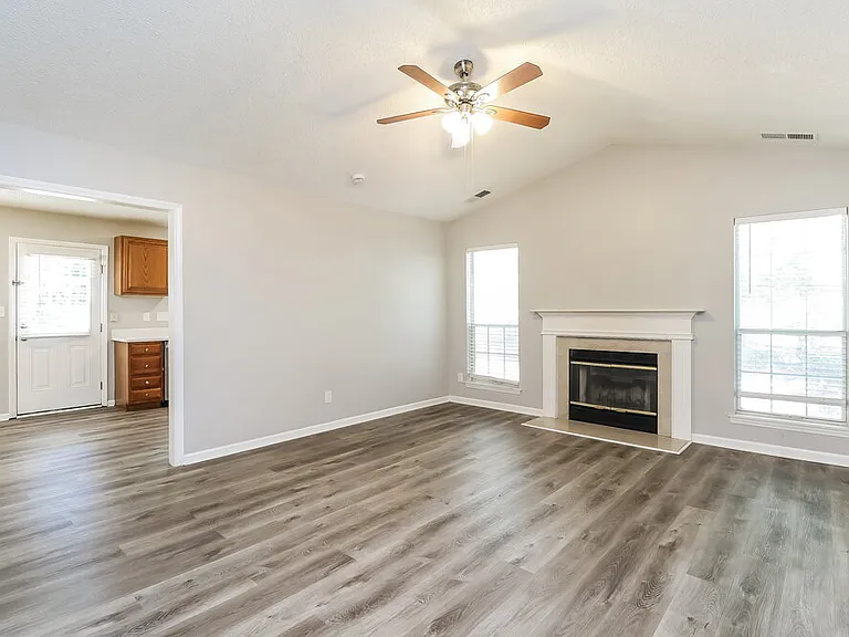 2601 Clarencefield Dr — Photo 4