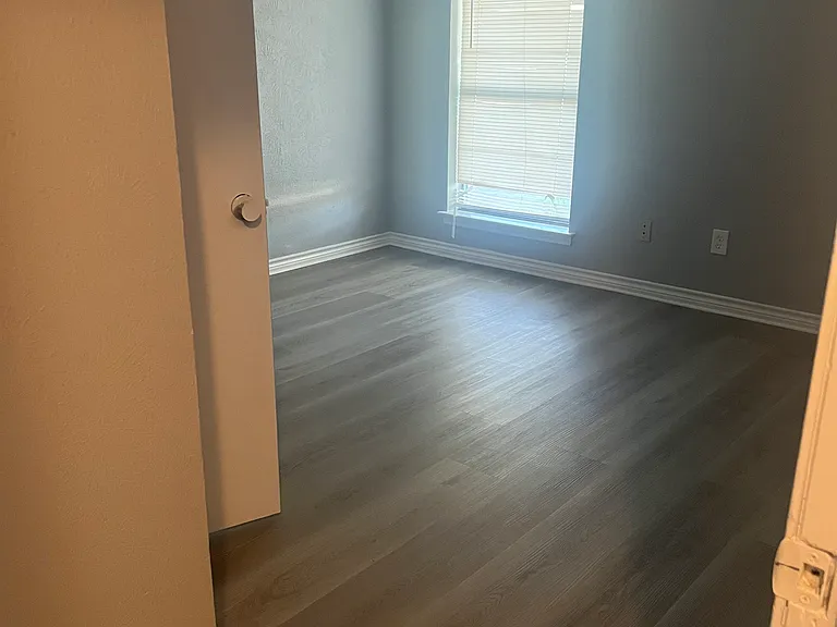 335 Christie Ct — Photo 5