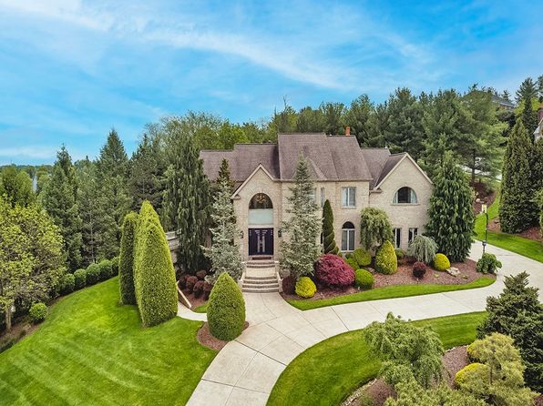 1512 Fox Chase Ln, Pittsburgh, PA 15241
