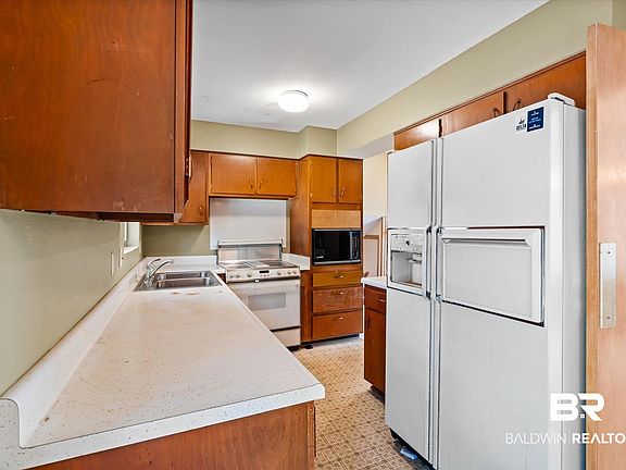 5th image of 602 Markham Dr