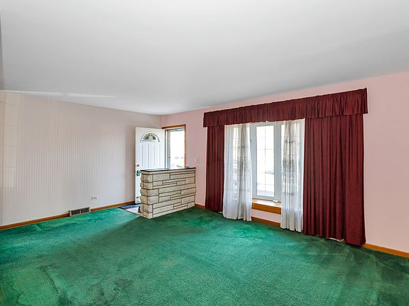 5th image of 9813 Soreng Ave