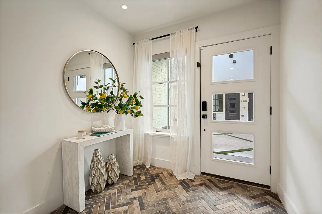 2 bed, 1919 sqft, $8,000 — Photo 3