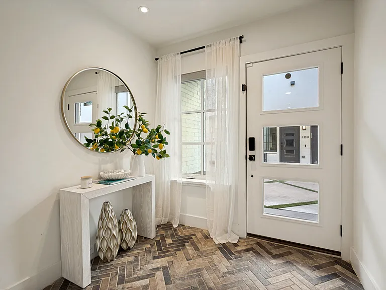 4220 Hawthorne Ave #103 — Photo 3