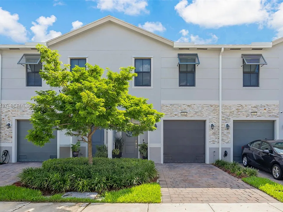 856 NW 3rd Way