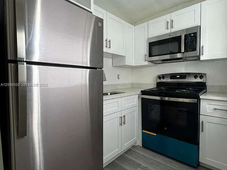 1121 NW 40th St #1 — Photo 8