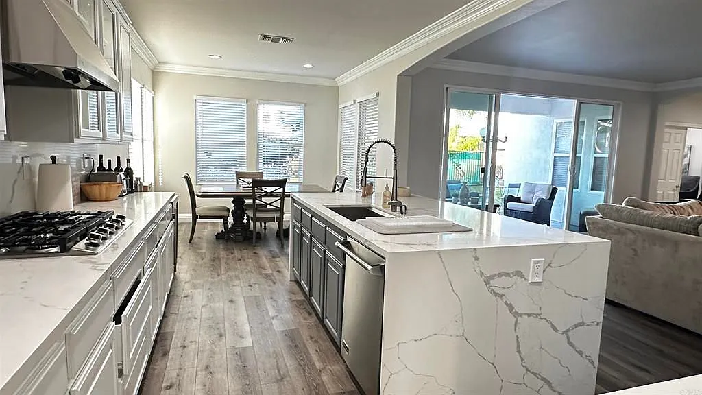 5 bed, 3.5 bath, 2750 sqft, $7,800 — Photo 3