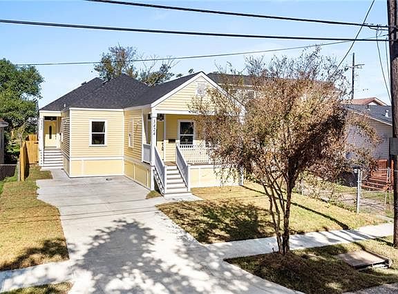 2nd image of 3424 Mistletoe St