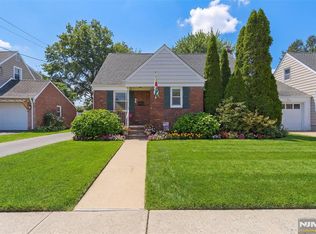 47 Peek St, Rochelle Park, NJ 07662