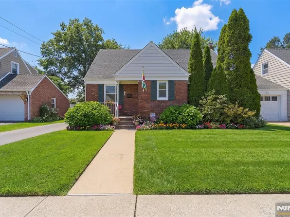 47 Peek St, Rochelle Park, NJ 07662