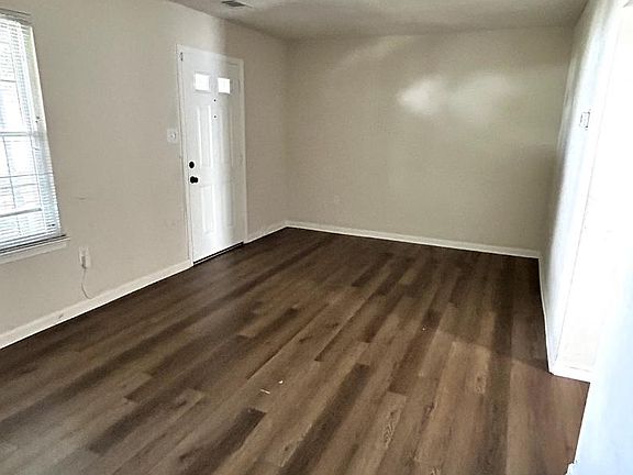 2nd image of 2074 Tanglewood Dr