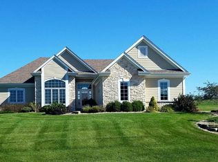 2926 Crosswind Trl, Jackson, WI 53037