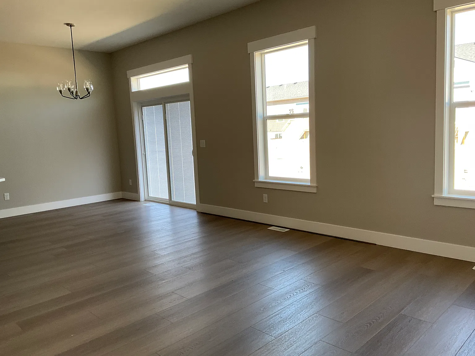 3 bed, $2,095 — Photo 3
