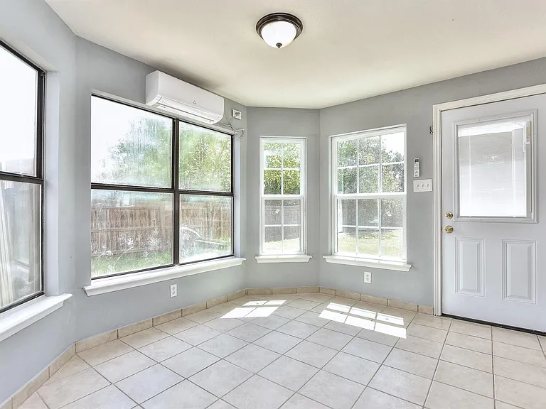 1202 Southwalk St — Photo 10