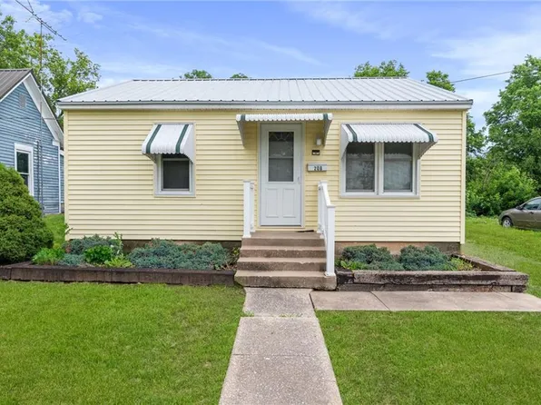 208 N Hale St, Carrollton, MO 64633