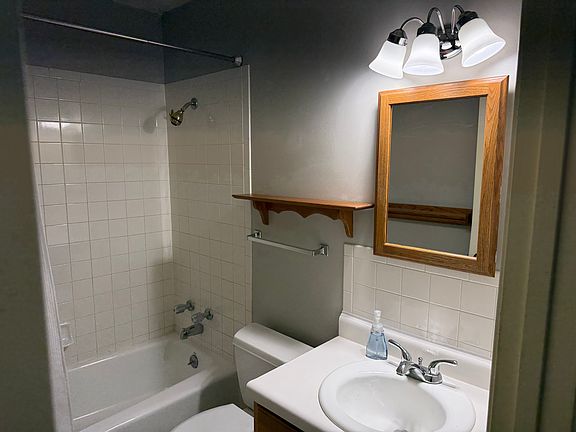 5th image of 1004 Sheryl Ln #D