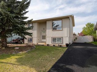 4620 37a Ave NW, Edmonton, AB T6L 3T5