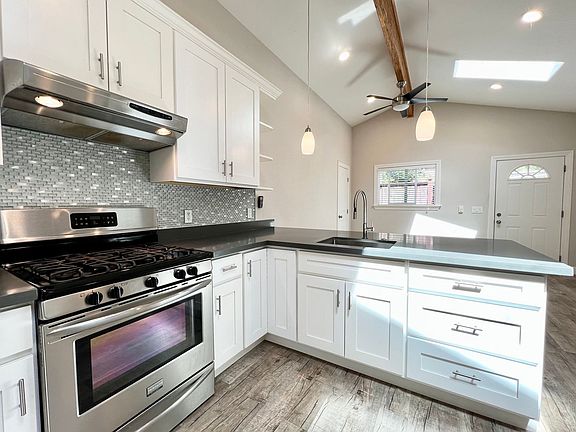 2nd image of 896 Reina Del Mar Ave