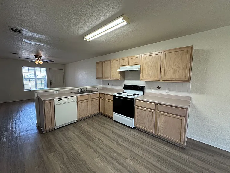 1606 Dugger Cir #B — Photo 17