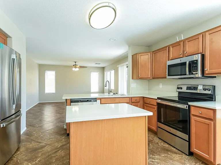 2437 W Running Deer Trl — Photo 9