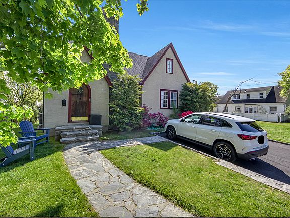 2nd image of 27 Summit St